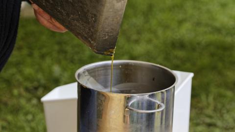 Einsatz eines Dampfwachsschmelzers