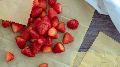 Bienenwachstücher mit Erdbeeren