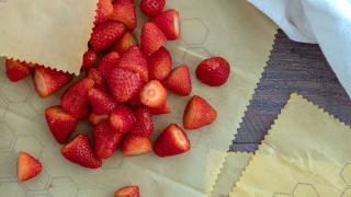 Bienenwachstücher mit Erdbeeren
