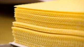 Bienenwachsplatten übereinander geschichtet